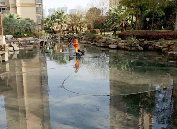 呼图壁景观池淤泥清理